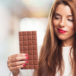 LAKŠE JE NEGO ŠTO SLUTITE! 4 trika uz pomoć kojih ćete obuzdati želju za slatkišima