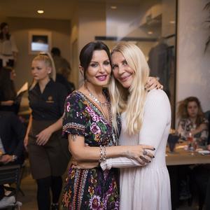 Povezuje ih i ljubav prema dobroj hrani: Elena Karaman Karić na večeri sa mamom Vericom Rakočević (FOTO)