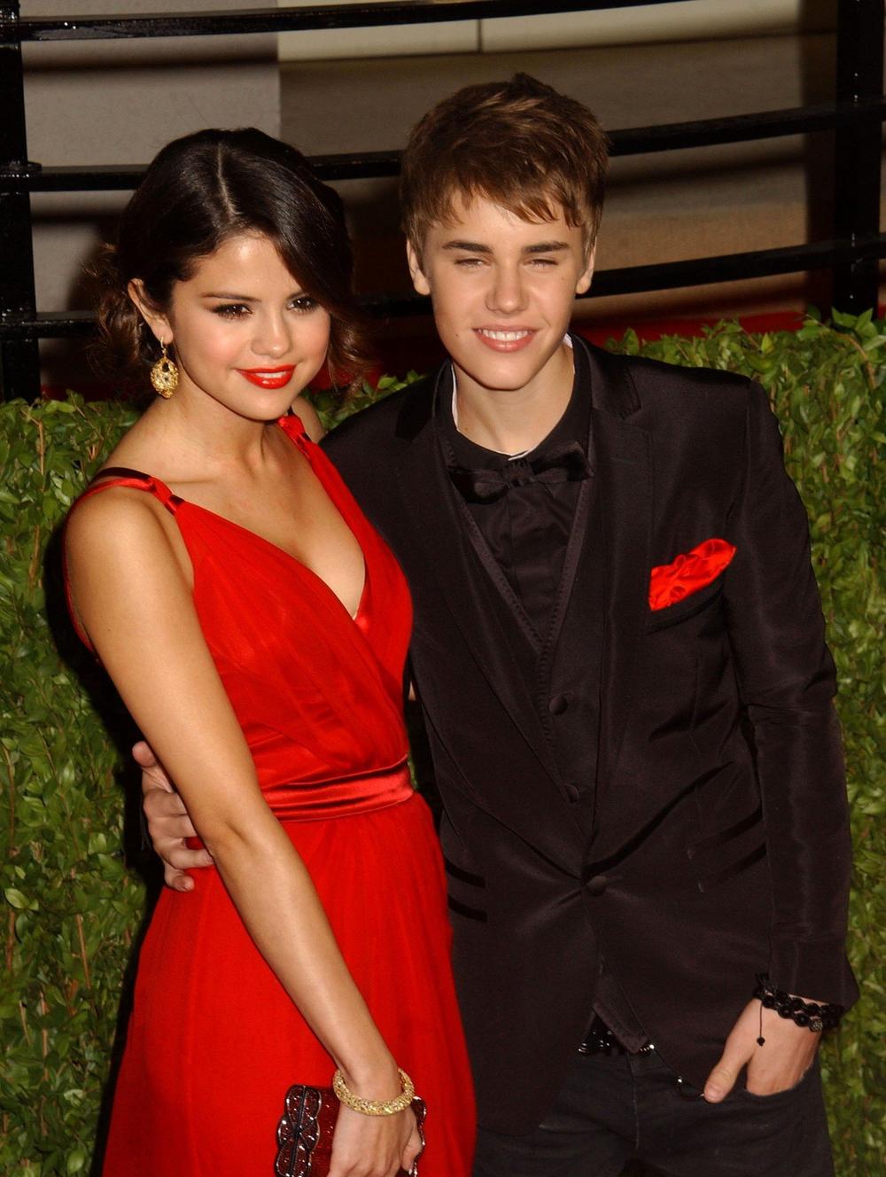<p>Kada je objavljeno da se mlada pevačica i glumica Selena Gomez pomirila s bivšim dečkom Džastinom Biberom, njihovi obožavaoci su se obradovali, a njena majka je hitno odvedena u bolnicu!</p>