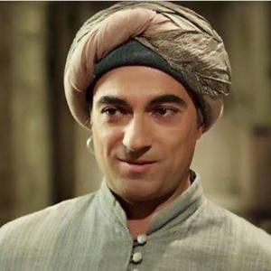 Dame, udahnite duboko: Svi ga znamo kao Zumbul-agu iz serije Sulejman Veličanstveni, a u novoj ulozi potpuno je neprepoznatljiv! (FOTO)