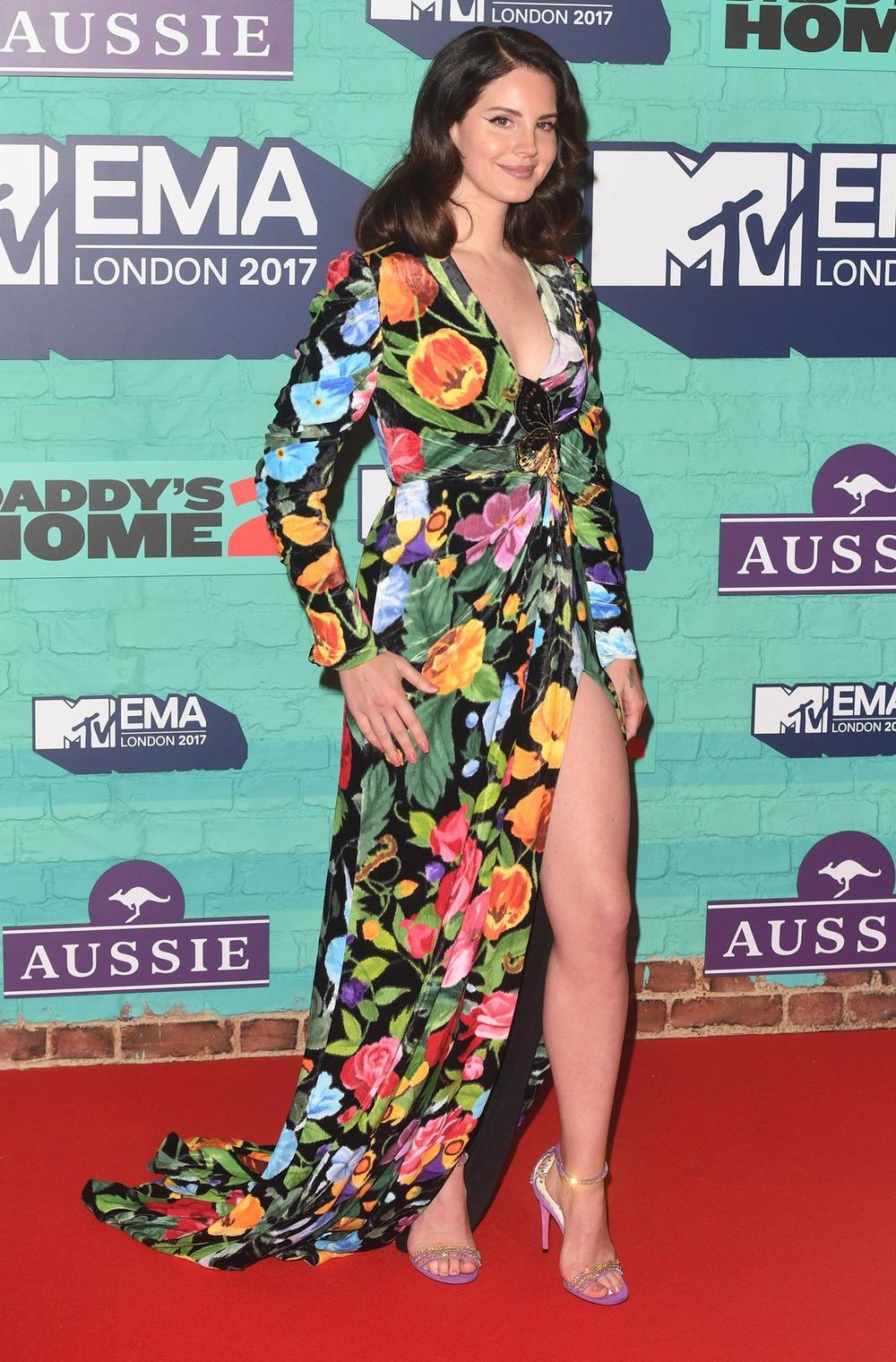 <p>Popularna pevačica <strong>Lana del Rej </strong>ponosna je dobitnica prestižnog priznanja za najboljeg izvođača u kategoriji alternativne muzike na svečanoj dodeli MTV nagrada za 2017. u Londonu...</p>