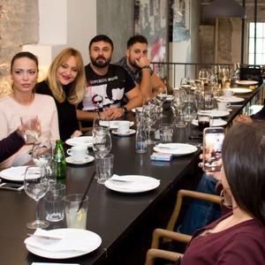 Ekskluzivni ručak za najvećim stolom na Balkanu: Poznati oduševljeni specijalitetima i vizijom moderne balkanske kuhinje (FOTO)