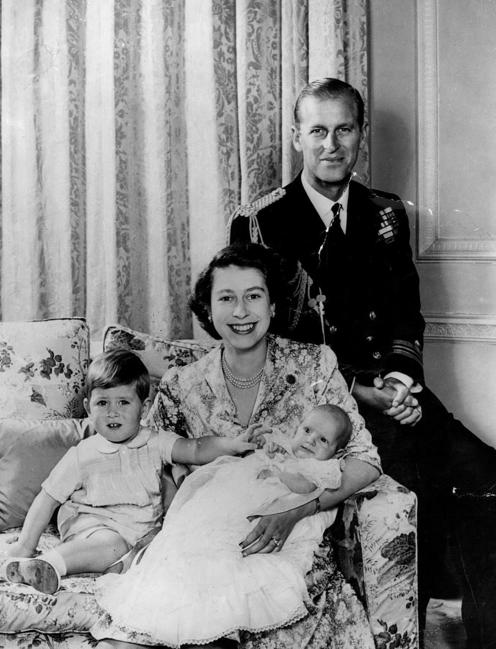 <p>Suprug kraljice Elizabete preminuo je u 100. godini, javljaju britanski mediji</p>