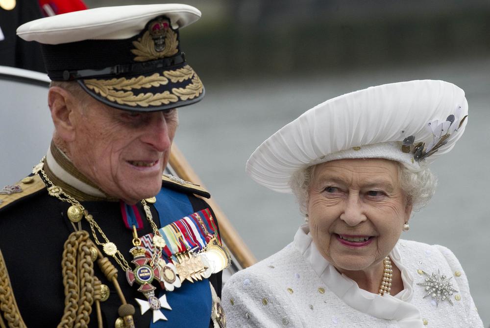<p>Kraljica Velike Britanije, Severne Irske i Komonvelta ostala je udovica nakon što je jutros preminuo njen suprug princ Filip, vojvoda od Edinburga</p>