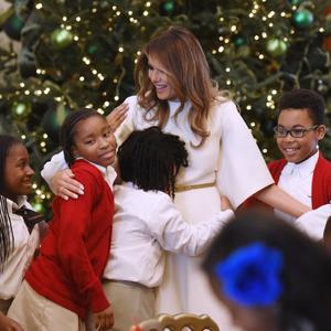 Njihov prvi Božić u Beloj kući izgledaće nestvarno: Očaravajuća praznična dekoracija po ukusu Melanije Tramp (FOTO)