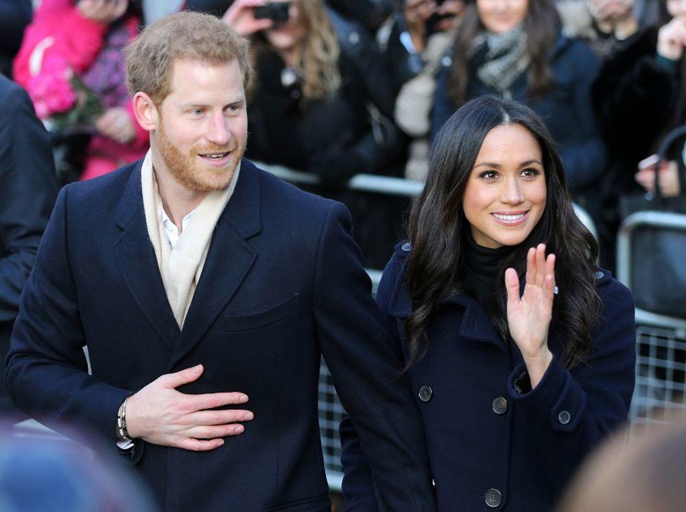 <p>Nakon što su objavili da su se britanski princ i američka glumica verili, iz Kensingtonske palate stiže i vest o tome kada ćemo gledati romantičnu ceremoniju.</p>