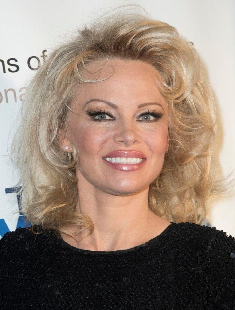 <p><strong>Pamela Anderson </strong>ponovo je udata žena!</p>