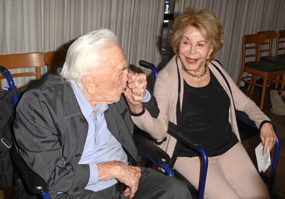 <p>Poslednji iz generacije zlatnog doba Holivuda preminuo je u 104. godini</p>