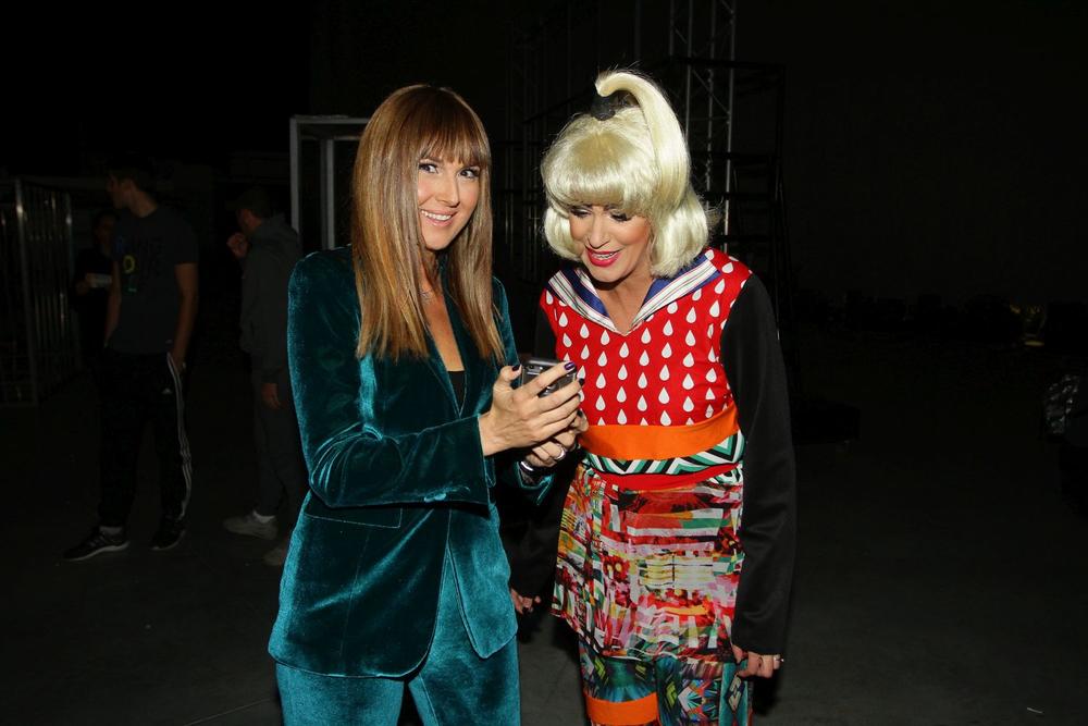 <p>Proteklih nekoliko nedelja, zahvaljujući takmičenju Tvoje lice zvuči poznato svake sedmice imamo priliku da se divimo jednoj od najlepših srpskih pevačica i njenom sjajnom stilu.</p>