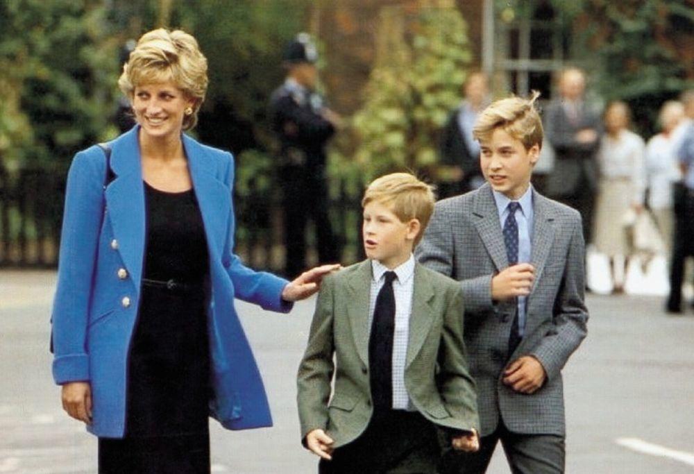 <p>Nikad, za tada 15 godina života mladog princa, njegova majka Dajana i Vilijam nisu izgledali toliko bezbrižno i srećno kao kada su poslednji put viđeni zajedno...</p>