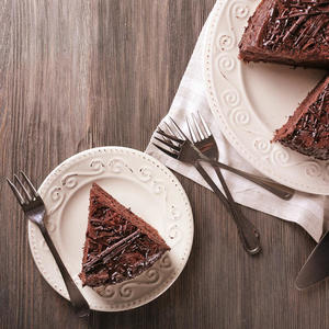 Za 10 minuta imaćete na stolu najukusniji dezert: Kolač bez pečenja za ljubitelje čokolade (RECEPT)