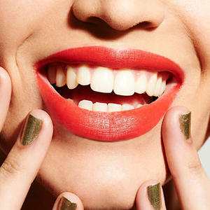 Praznično sniženje: Belji zubi za nekoliko dana i za samo 690 din!