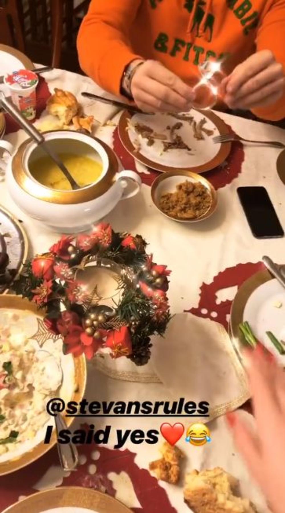 <p>Jedna od najpopularnijih devojaka na društvenim mrežama u Srbiji podelila je jednu simpatičnu situaciju koja se u njenom domu odigrala za Božić.</p>