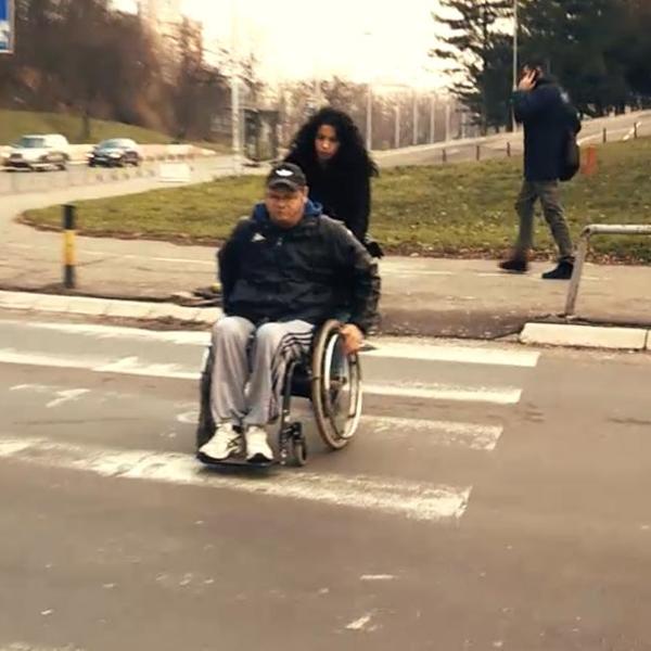 Njihov Beograd je sav u barikadama: Pokušali smo da im pomognemo s barijerama koje im koče normalan život! (VIDEO)