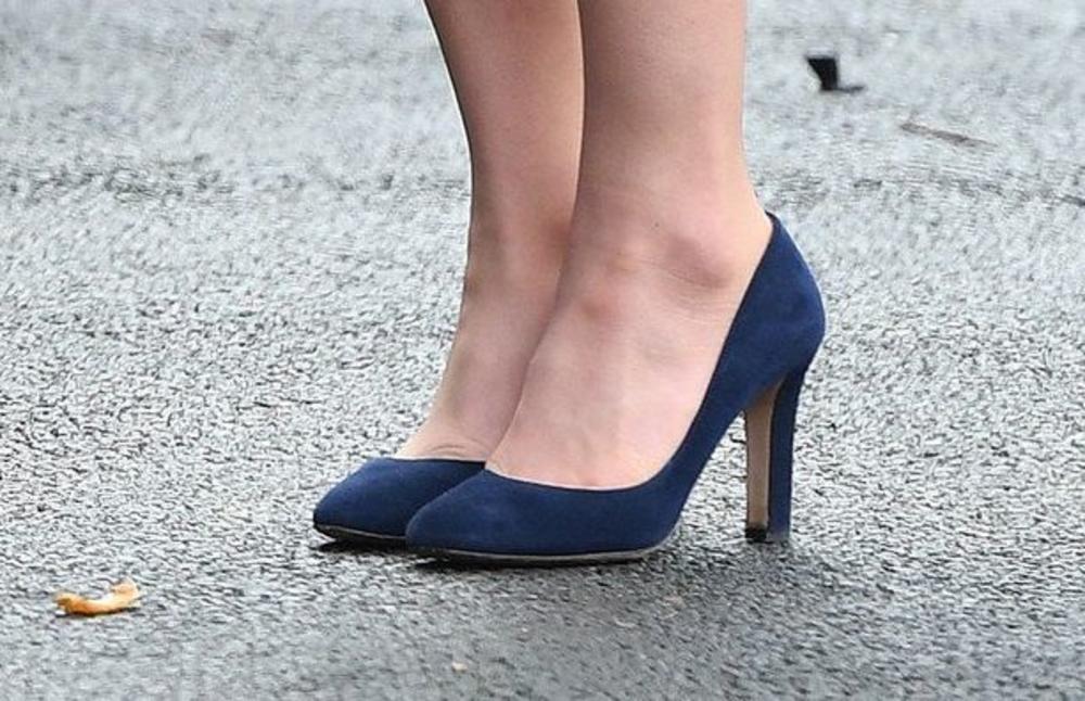 <p>Od početka 2016. godine, vojvotkinja od Kembridža najčešće nosi isti model cipela, a ne dozvoljava da je u tome spreči ni trudnoća.</p>