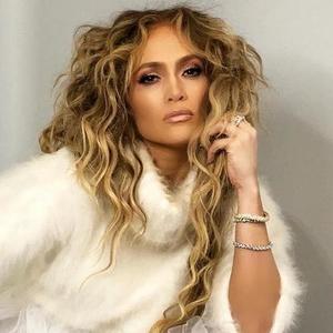 Supermodel u usponu, a kopira Dženifer Lopez: Manekenka „u koži‟ slavne pevačice