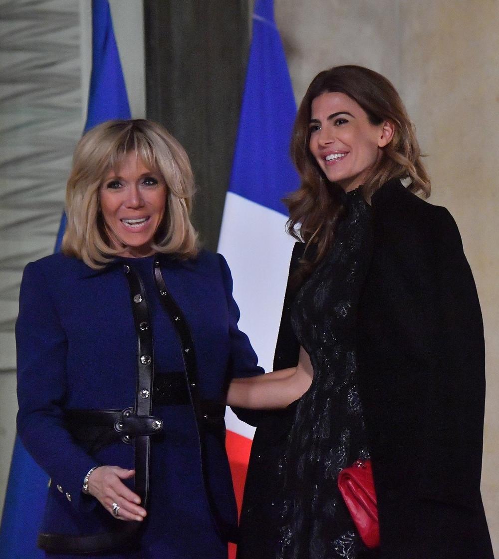 <p>U društvu supruga predsednika<strong> Maurisija Makrija</strong>, argentinska prva dama <strong>Hulijana Avada</strong> stigla je u službenu posetu Francuskoj, gde ju je u ulozi domaćice dočekala <strong>Brižit Makron</strong></p>