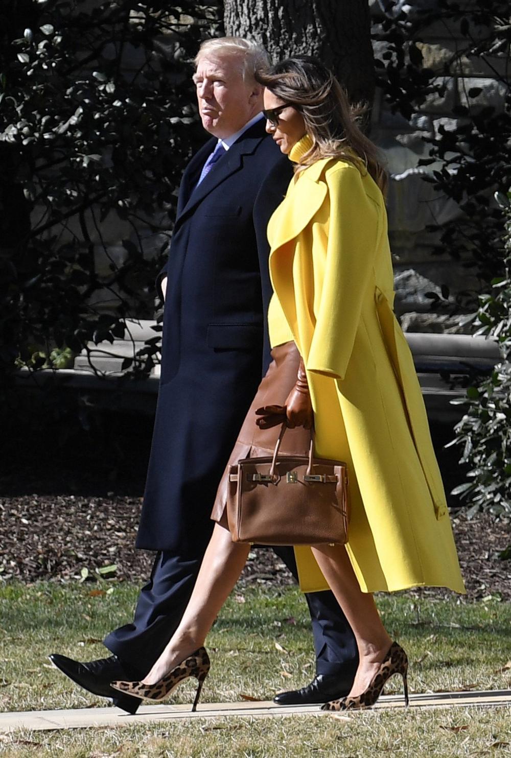 <p>Prva dama SAD-a veoma pažljivo bira odevne kombinacije "za poneti" - uvek putuje sa stilom!</p>