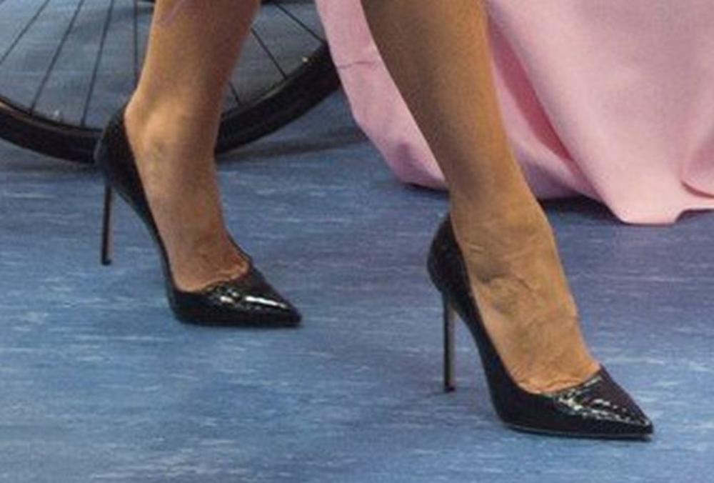 <p>Prilikom nedavno posete Nacionalnom zdravstvenom institutu, prva dama Amerike ponela je cipele koje je možda trebalo da zaboravi...</p>
