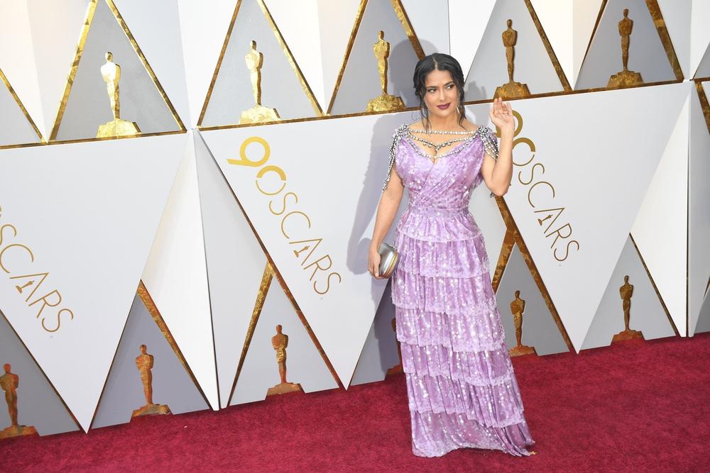 <p>Na sinoćnoj dodeli nagrada Američke akademije filmskih umetnosti među glumicama koje su privukle najviše pažnje svojim modnim odabirom našla se i Salma Hajek, ali ne iz dobrih razloga.</p>