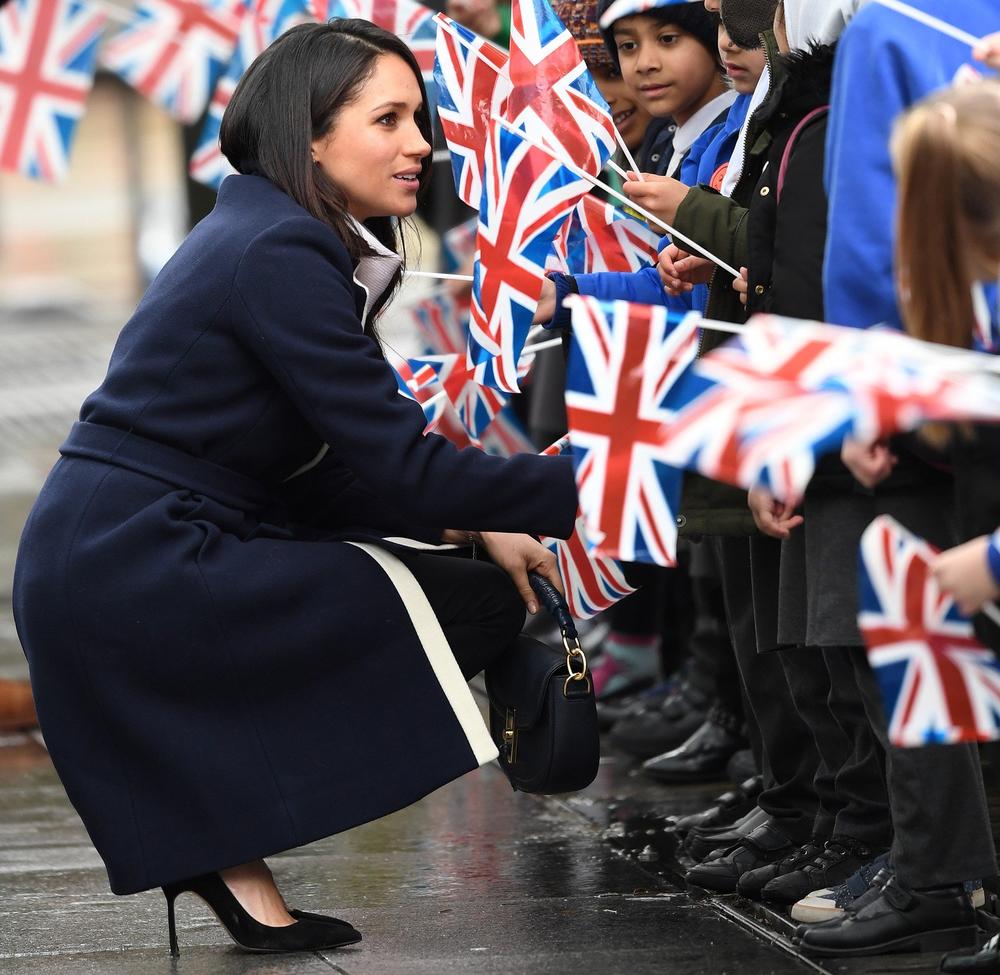 <p>Buduća supruga <strong>princa Harija </strong>ponovo je ponela besprekornu odevnu kombinaciju o kojoj svet bruji danima.</p>
