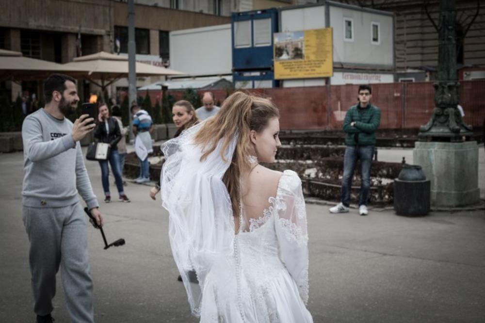 <p>Zastrašujuća nevesta prošetala je ulicama naše prestonice!</p>