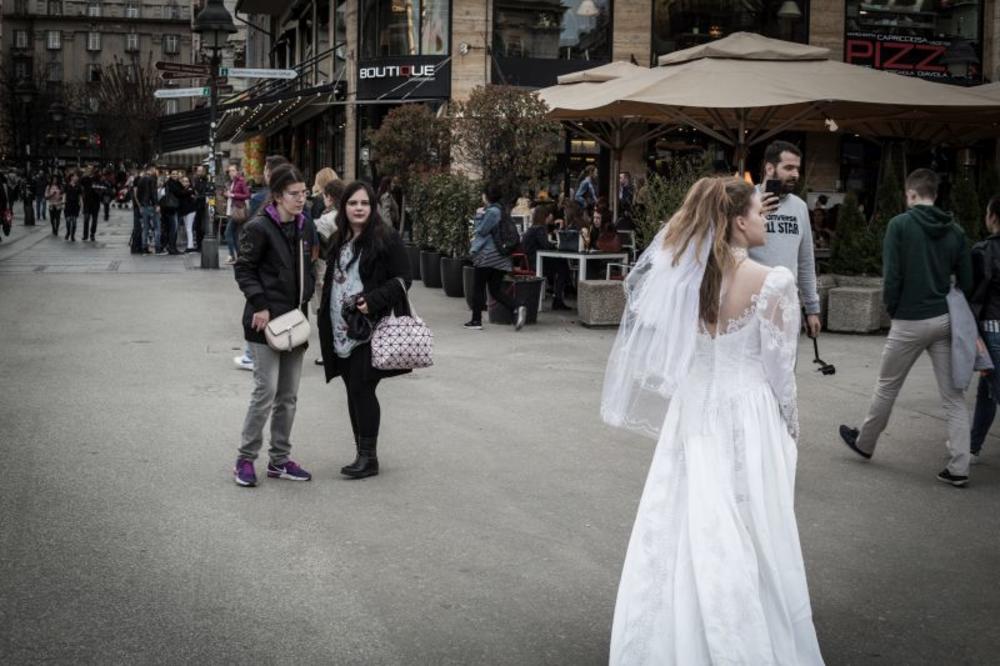 <p>Zastrašujuća nevesta prošetala je ulicama naše prestonice!</p>