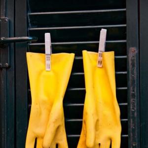 Sređujte sa stilom: Gumene rukavice za ribanje u potpisu poznatog brenda za celih 390 dolara