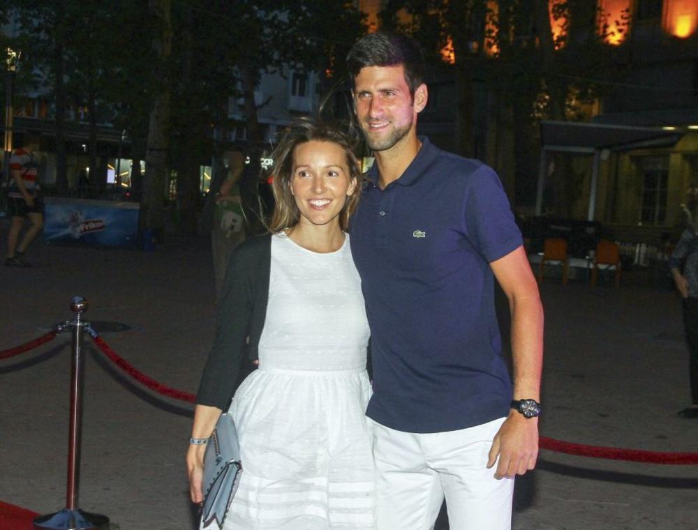 <p>Još od tinejdžerskih dana, najbolji srpski teniser imao je podršku u svojoj devojci i, kasnije, supruzi Jeleni, koja ga je pratila na putu od prvih profesionalnih koraka do svetske slave.</p>