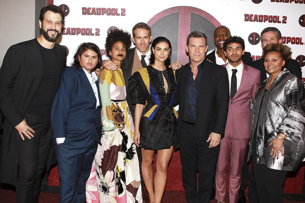<p>Naš glumac Stefan Kapičić privukao je veliku pažnju na jučerašnjoj premijeri Deadpoola 2. On u Deadpool 2 ponovo je u ulozi Kolosusa, a zajedno sa kolegama  se prošetao crvenim tepihom na radost fanova. Uskoro ćemo ga videti u Beogradu na specijalnoj projekciji Deadpoola 2.</p>