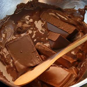 Tri saveta koje će svaka domaćica primeniti: Otopite čokoladu kao pravi POSLASTIČAR (RECEPT)