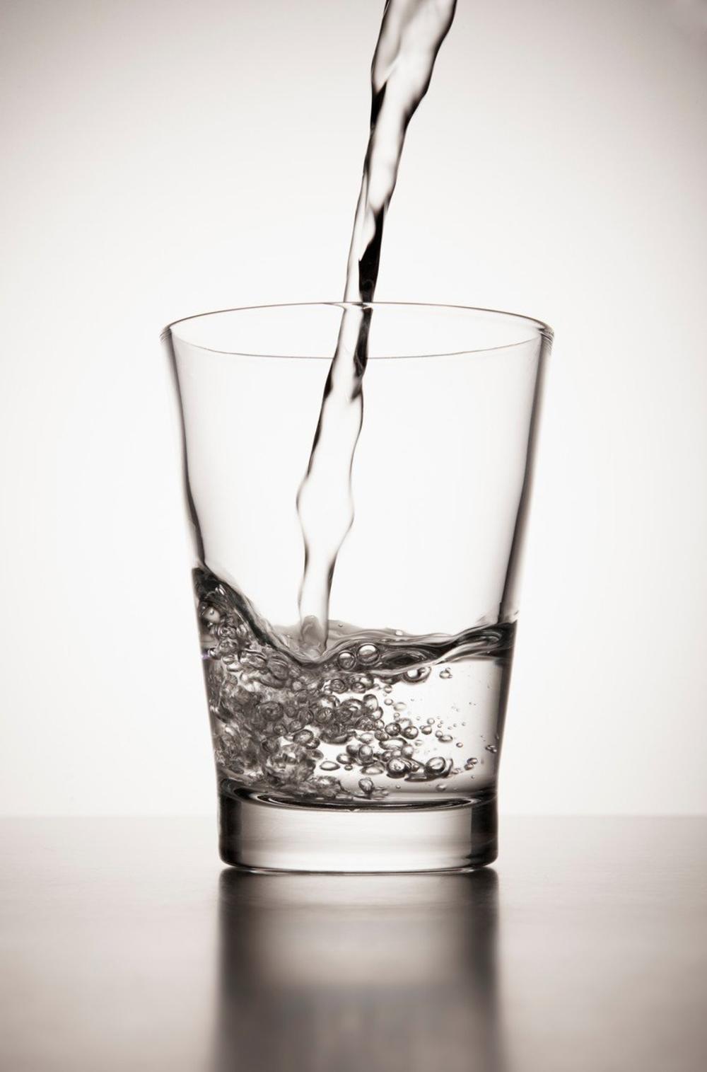 VODA, čaša vode