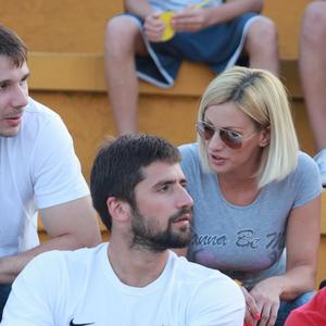 Pohvalio se peharom, ali su svi gledali u SAVRŠENO TELO: Muž Ane Kokić, Nikola najbolji u Rusiji! (FOTO)