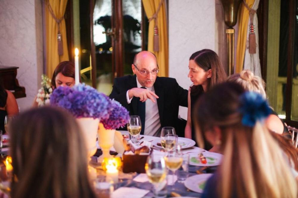 Ambasador Francuske Frederic Mondoloni sa suprugom Anne uživa u večeri