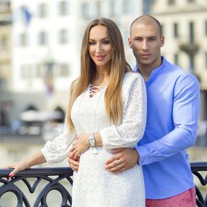 Goga Sekulić pokazala TRUDNIČKI STOMAK: Pevačica u 7. mesecu trudnoće pozirala u kupaćem kostimu i pokazala ZAVIDNU FIGURU!