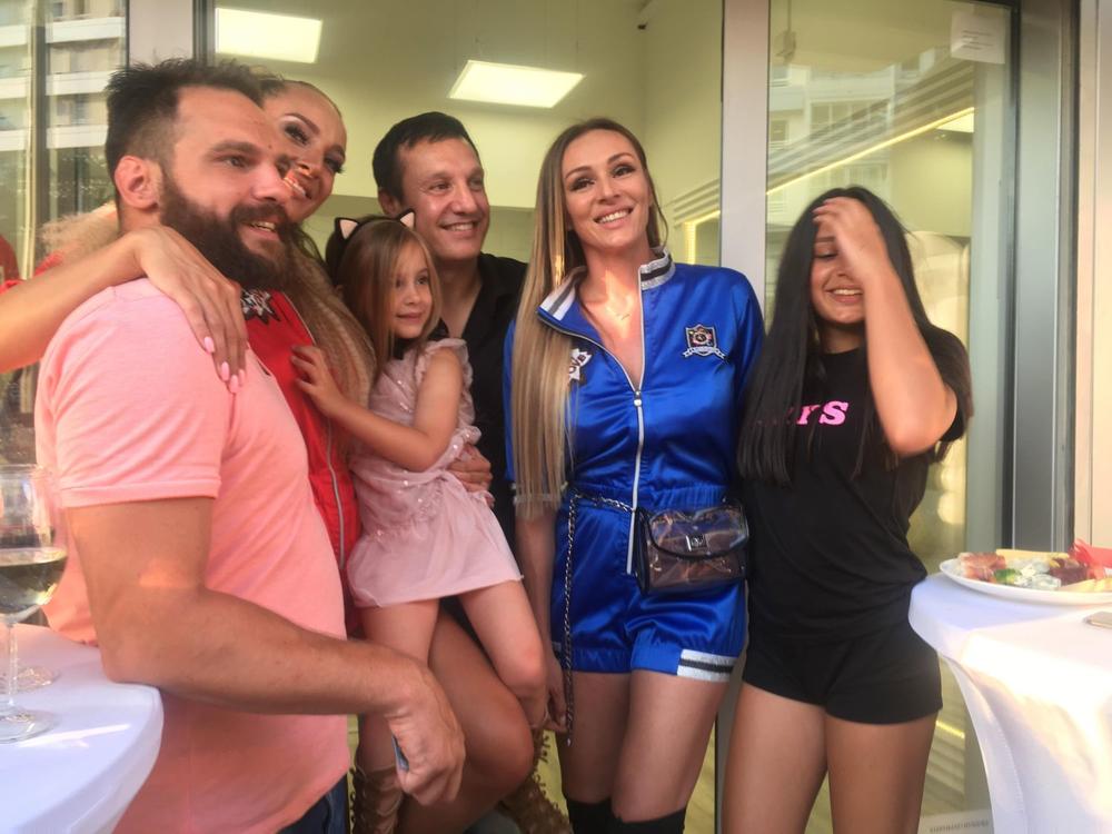 Emotivni susret s dobrim povodom: Porodice Đogani i Atijas na otvaranju Luninog butika