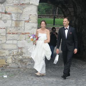 PRVE FOTOGRAFIJE sa glamuroznog venčanja na Kalemegdanu: Srpski teniser stao na LUDI KAMEN, evo ko je stigao od ZVANICA! (FOTO GALERIJA)