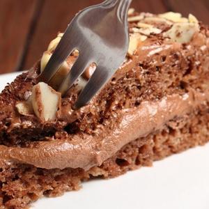 Neodoljivi čokoladni kolač nastao u slavu zabranjene ljubavi: Rigo Janči, slatkiš s ukusom greha (RECEPT)