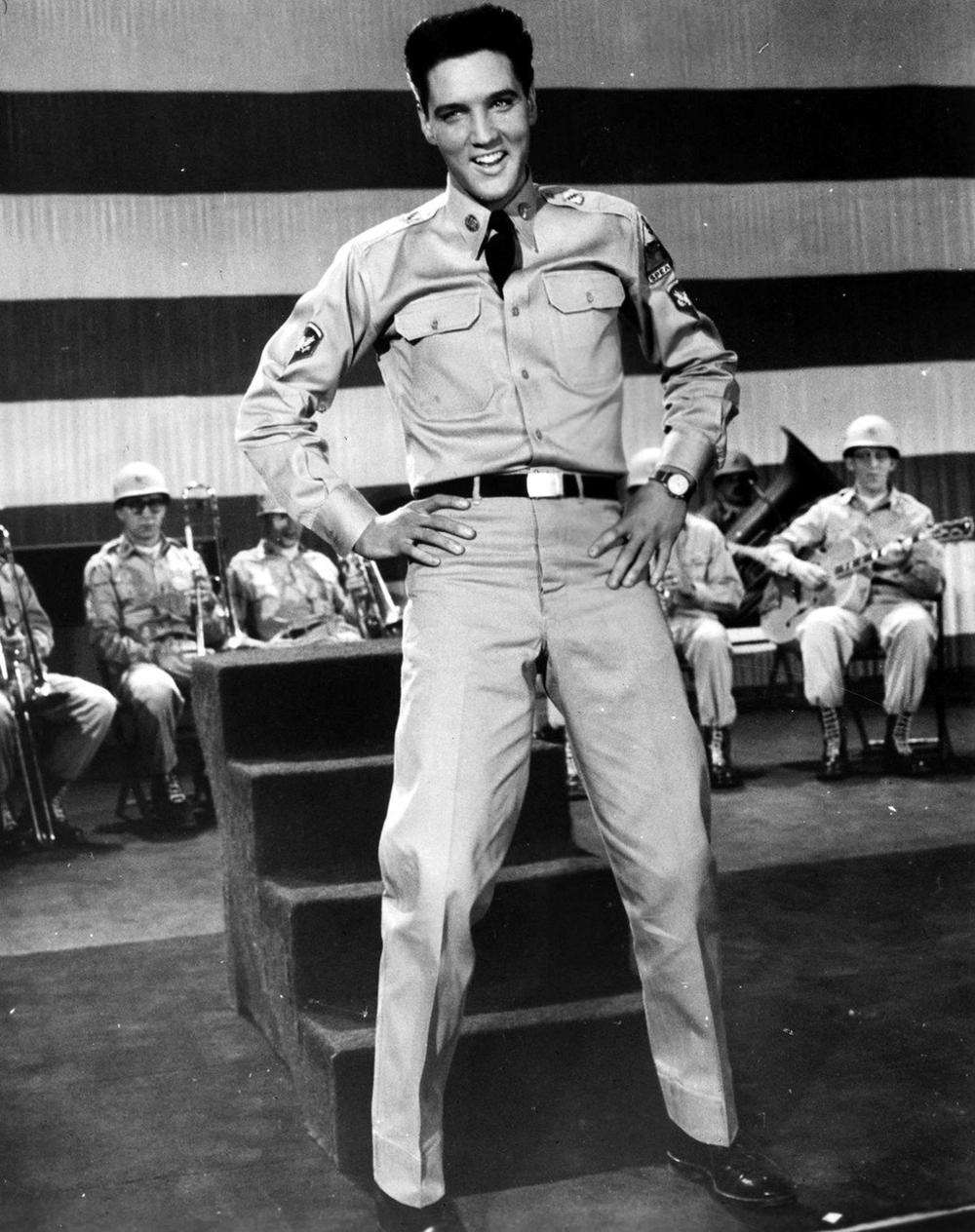 Dok je bio u vojsci, Elvisu je umrla majka i on od tog trenutka više nikada nije bio isti. Počeo je da uzima pilule za spavanje, na koje se brzo navikao.
