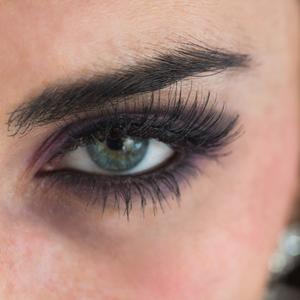 ZAVODLJIV POGLED: Magnetne trepavice za glamurozne oči