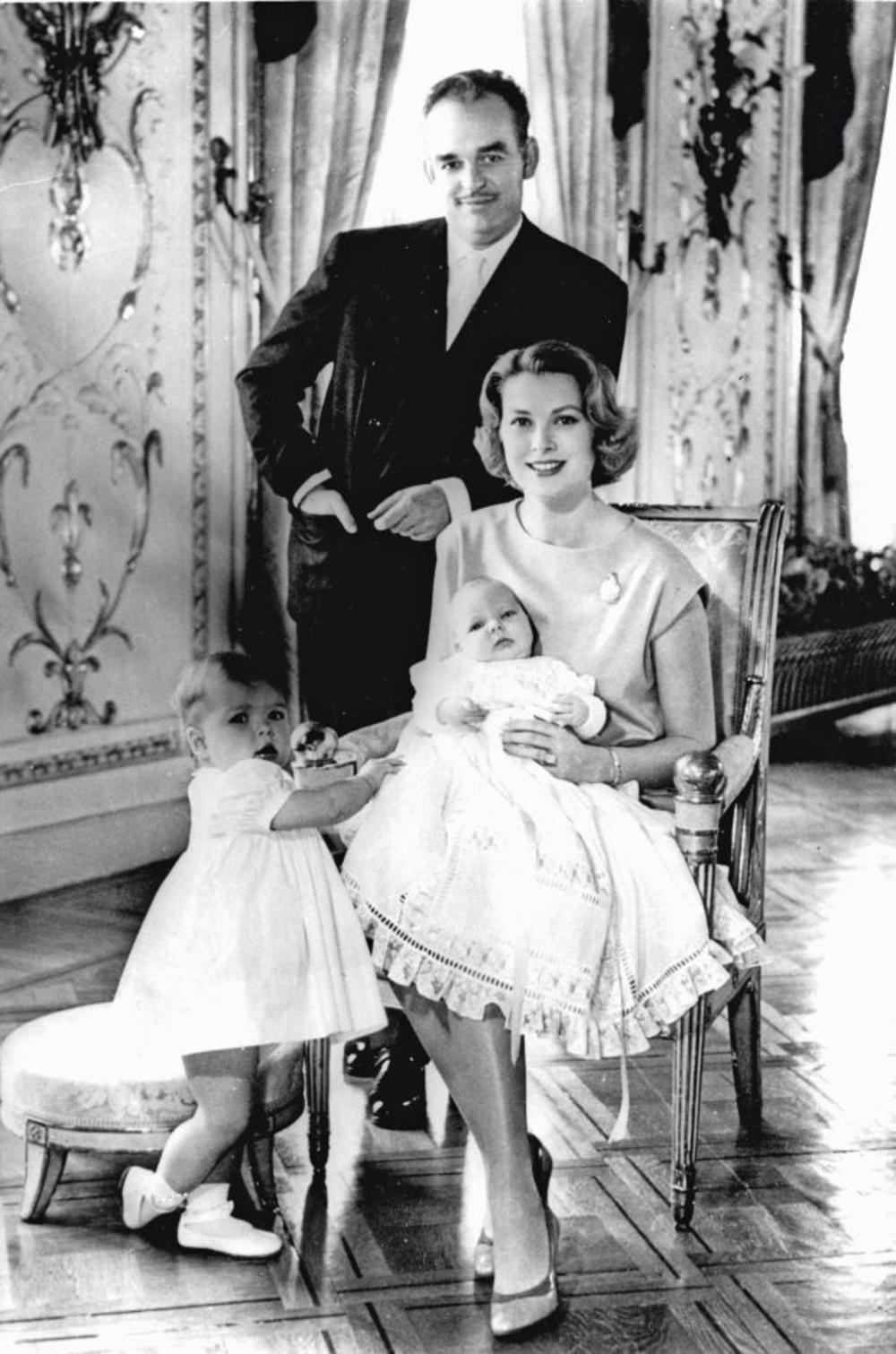 Grejs Keli i princ Renije sa decom