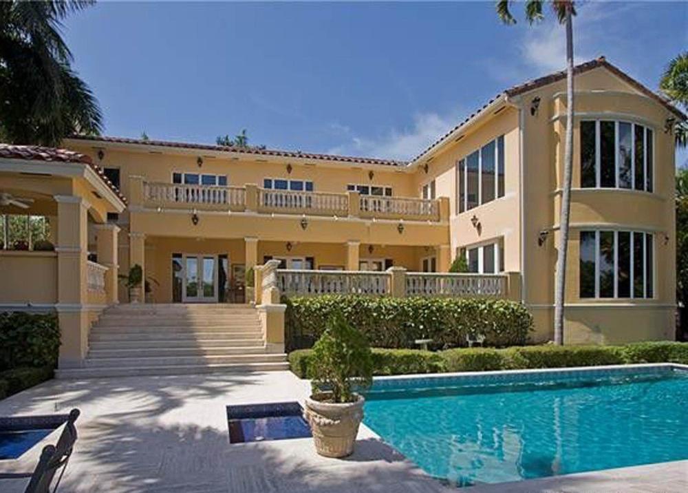<p>Pevač Luis Fonsi kupio je nedavno ovu fantastičnu kuću u Koral Gejblsu.</p>