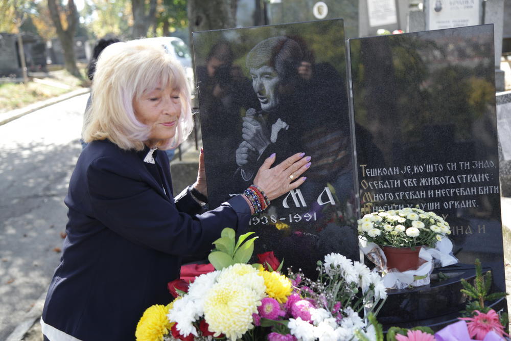 <p>Gordana Zdravković ni posle više od 3 decenije od Tomine smrti ne prestaje da ga voli i seća ga se.</p>