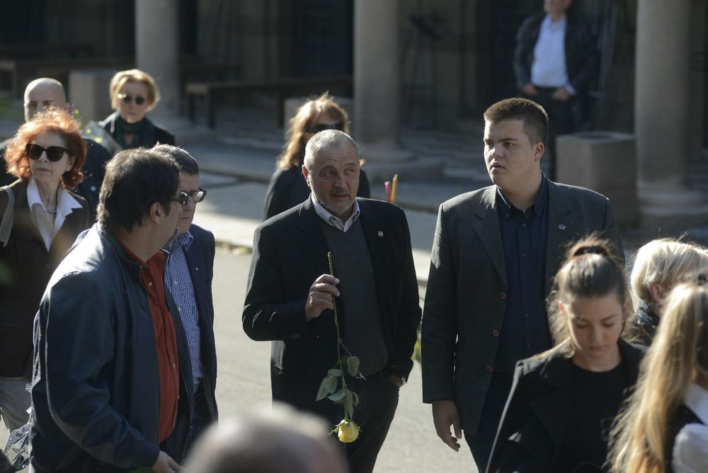 <p><br />
Ispraćaj za kremaciju nedavno preminulog velikog srpskog glumca, Predraga Ejdusa, održao se u 16 časova na Novom groblju u Beogradu.</p>