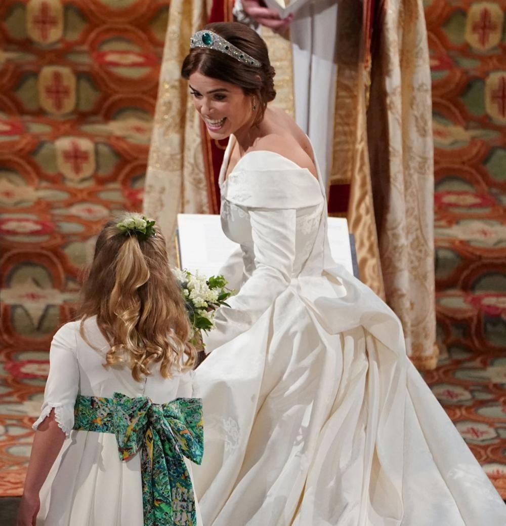 <p>Unuka kraljice Elizabete II je danas rekla sudbonosno da u predivnoj haljini sa dugačkim šlepom i tijarom.</p>