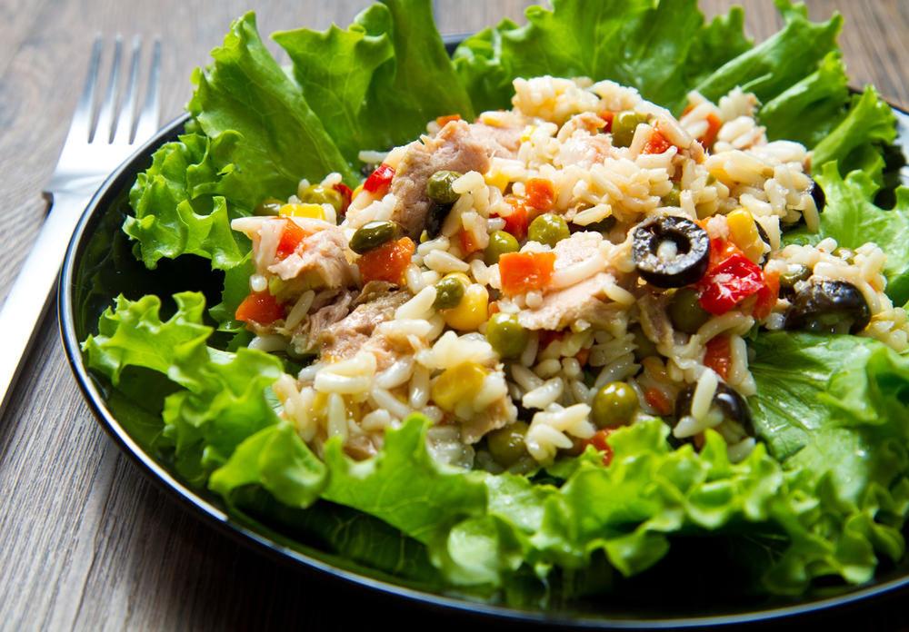 Posna salata sa tunjevinom i pirinčem