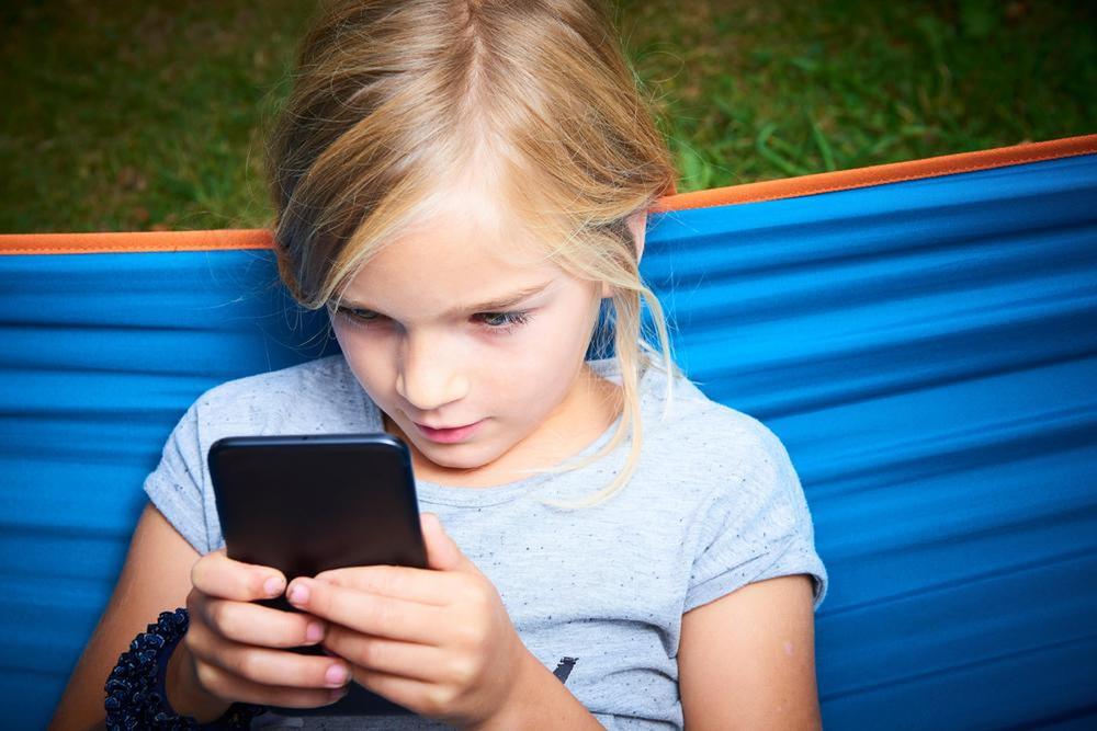 Koliko su deca zavisna na pametne telefone i tablete