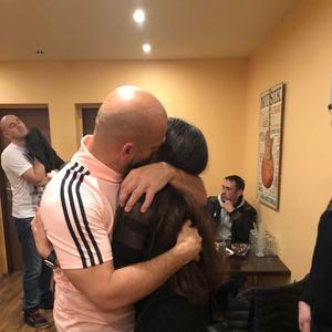 SUSRET IZ SNA: 12 godina je čekala da upozna Bobana Rajovića, došla je iz druge države, a kad su se konačno sreli pevač ju je oduševio potezom! (FOTO) (VIDEO)