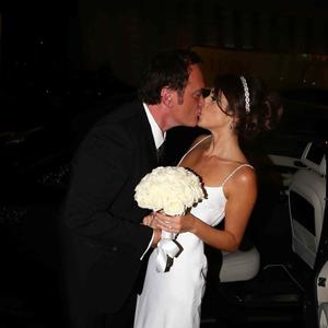 Oženio se Kventin Tarantino: Izabranica je pevačica 20 godina mlađa od slavnog režisera (FOTO)