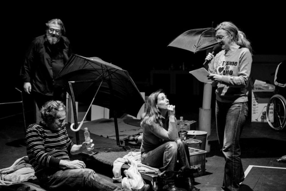 <p>U Drami su u toku probe za predstavu „Smrdljiva bajka“, koja se radi po tekstu i u režiji Miroslava Momčilovića.</p>